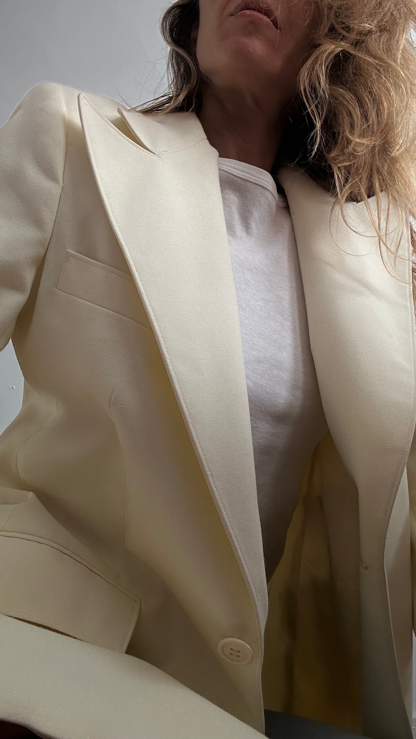 Early 2000s unlabeled white structured blazer, excellent condition — BB Vintage by Maxine