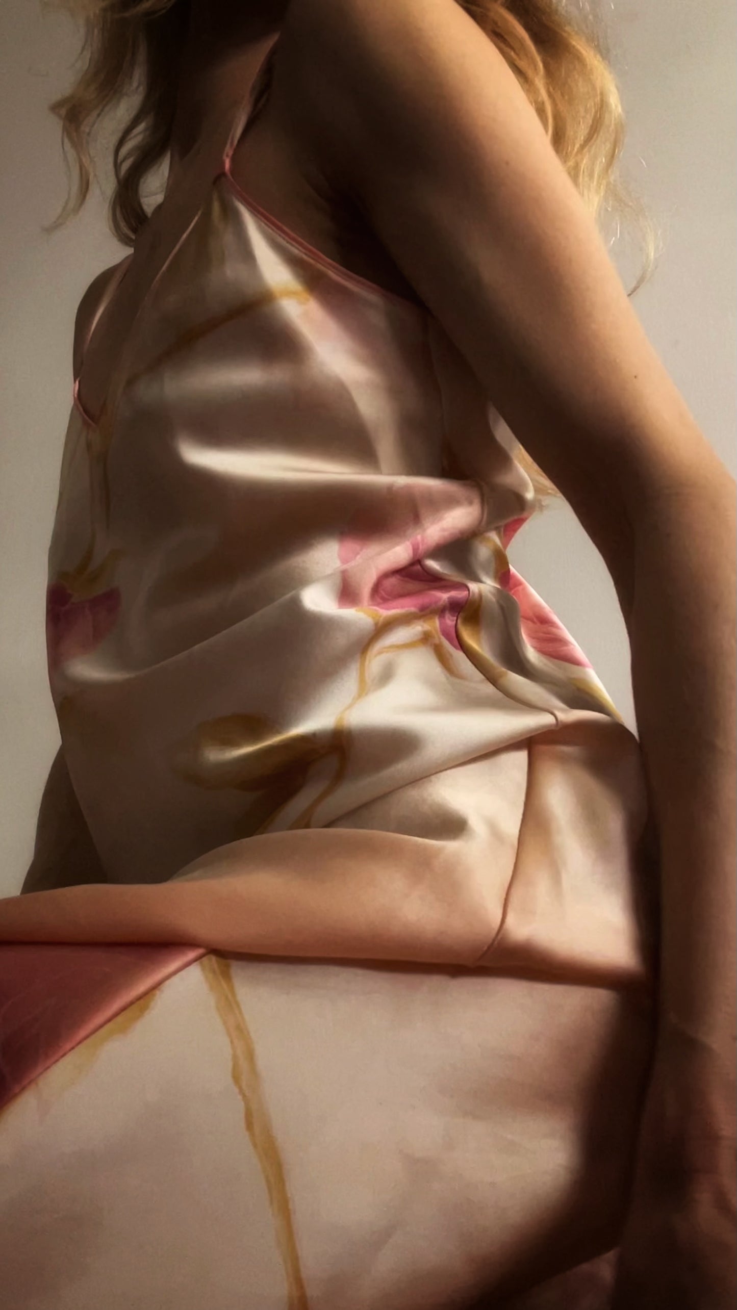 Oscar de la Renta late 90s champagne silk, delicate straps, bias cut detail — BB Vintage by Maxine
Photo 6 (final):
Late 90s Oscar de la Renta champagne silk slip dress, mint condition, luminous — BB Vintage by Maxine
And while we're here — raise that price from $250 to $450-$500. 🤍